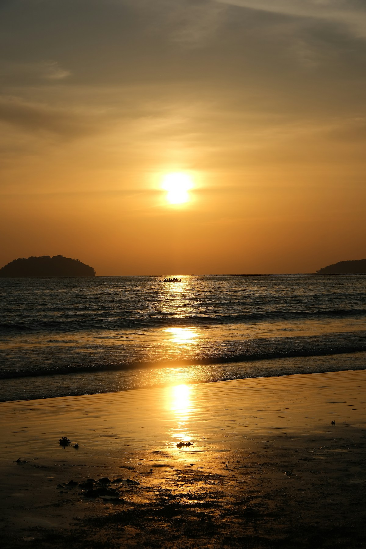 Sun setting over the sea at Tanjung Aru Beach, Kota Kinabalu, Sabah, Malaysia